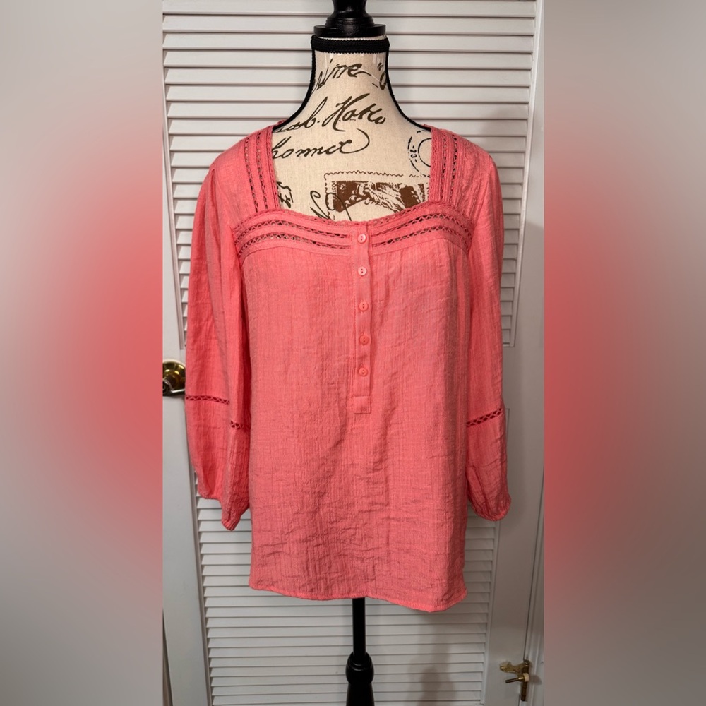 Wonderly Women's Coral Lace-Trim Blouse